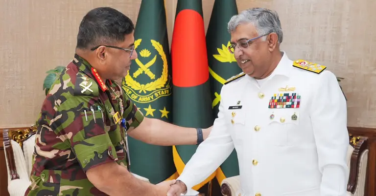 বাংলাদেশ সেনা প্রধান ও পাকিস্তান নৌবাহিনী প্রধান